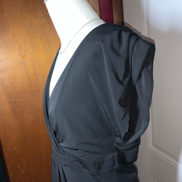 Essentials by ABS Black Dress Midi V neck Short Sleeves Size 10 - Picture 6 of 9